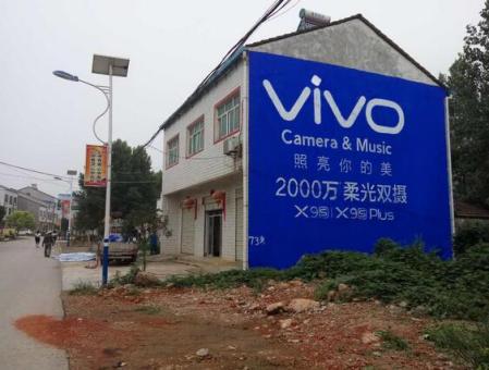 色达刷墙广告和喷绘墙体广告哪个效果好？