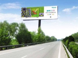 色达高速擎天柱广告牌的特点和优势