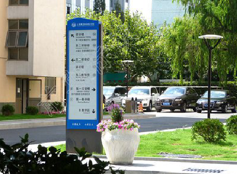 色达哪些因素影响宣传栏的制作？